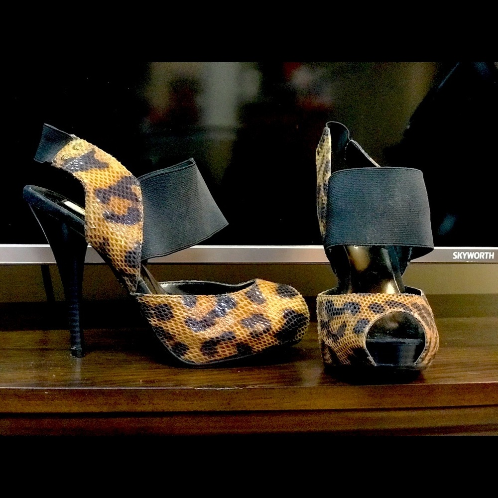 Vera Wang open toe heel